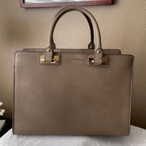 Michael Kors Satchel - Crossbody